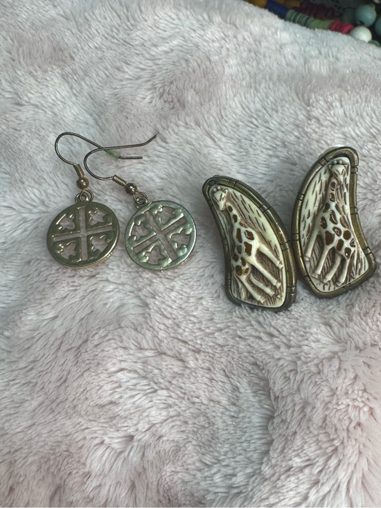 Unbranded Jewelry - Estate vintage earrings
